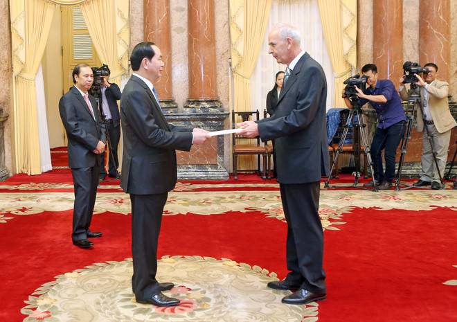越南国家主席陈大光会见前来递交国书的各国新任驻越大使 ảnh 4