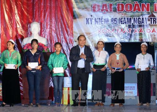 阮春福总理赴和平省出席全民族大团结日纪念仪式 ảnh 1 阮春福总理赴和平省出席全民族大团结日纪念仪式 ảnh 1