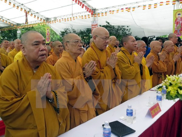 越南为道路交通事故受害者举行超度法会 ảnh 1 越南为道路交通事故受害者举行超度法会 ảnh 1