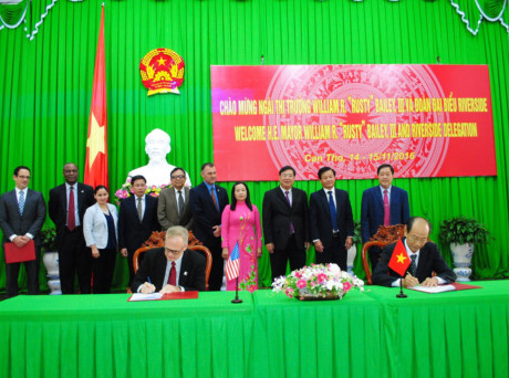 美国里弗赛德市代表团前来芹苴市寻找经贸合作商机 ảnh 1 美国里弗赛德市代表团前来芹苴市寻找经贸合作商机 ảnh 1