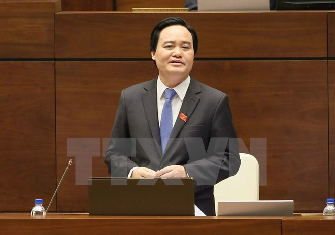 第十四届国会第二次会议：教育培训部部长冯春讶解答国会代表的质询 ảnh 1