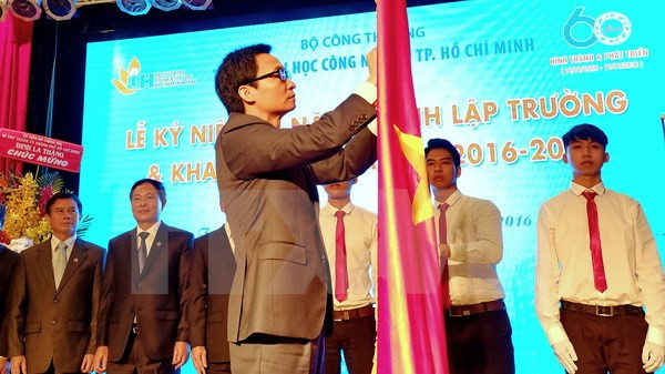阮春福总理:建设与发展国民经济大学成为地区乃至世界上在经济等领域上具有权威的多科性、研究型大学 ảnh 2 阮春福总理:建设与发展国民经济大学成为地区乃至世界上在经济等领域上具有权威的多科性、研究型大学 ảnh 2