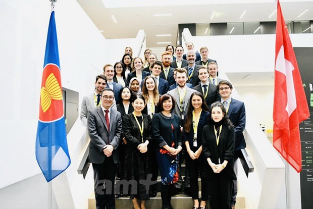 东盟专题周在瑞士举行 越南大使出席关于越南对外政策的研讨会 ảnh 1 东盟专题周在瑞士举行 越南大使出席关于越南对外政策的研讨会 ảnh 1