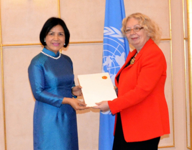 越南常驻日内瓦代表黎氏雪梅大使向联合国日内瓦办事处总干事递交国书 ảnh 1 越南常驻日内瓦代表黎氏雪梅大使向联合国日内瓦办事处总干事递交国书 ảnh 1