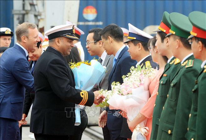 英国皇家海军“企业号”海军测量船访问越南海防市 ảnh 1 英国皇家海军“企业号”海军测量船访问越南海防市 ảnh 1