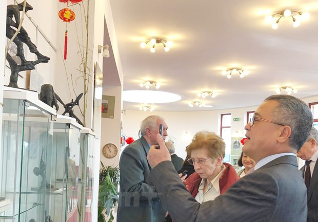 越南摄影与雕塑展在匈牙利举行 ảnh 2 越南摄影与雕塑展在匈牙利举行 ảnh 2