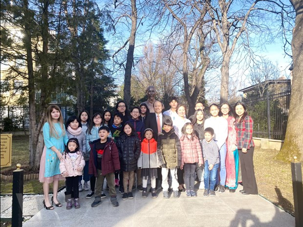 越南驻奥地利使馆举办越南语培训班助力越侨子女学母语 ảnh 1 越南驻奥地利使馆举办越南语培训班助力越侨子女学母语 ảnh 1