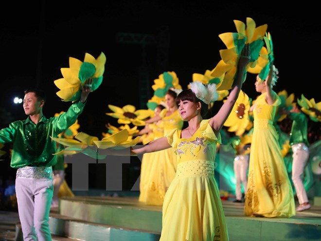 2015年第六次大叻花卉节落下帷幕 ảnh 2 2015年第六次大叻花卉节落下帷幕 ảnh 2