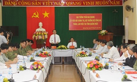 越南公安部长陈大光大将视察广义省 ảnh 1 越南公安部长陈大光大将视察广义省 ảnh 1