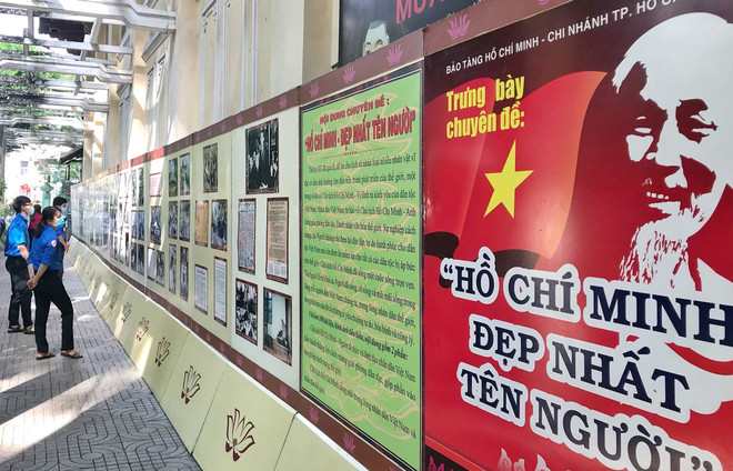 胡志明主席诞辰131周年:“胡志明-最美的名字”图片展在胡志明市举行 ảnh 2 胡志明主席诞辰131周年:“胡志明-最美的名字”图片展在胡志明市举行 ảnh 2