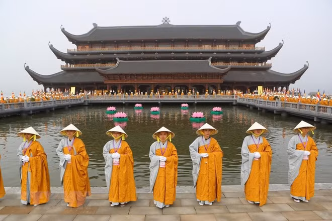 越南祖国阵线中央委员会主席向佛教界致佛诞节贺信 ảnh 1 越南祖国阵线中央委员会主席向佛教界致佛诞节贺信 ảnh 1