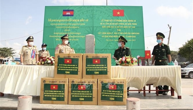 越南边防部队司令部向柬埔寨捐赠防疫物资 ảnh 1 越南边防部队司令部向柬埔寨捐赠防疫物资 ảnh 1
