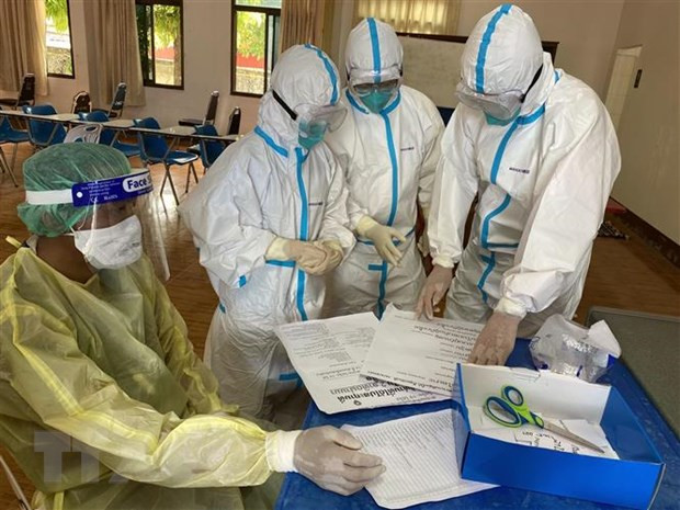 越南军事医学专家代表团出色完成支援老挝国防部抗击新冠状肺炎疫情任务 ảnh 1 越南军事医学专家代表团出色完成支援老挝国防部抗击新冠状肺炎疫情任务 ảnh 1