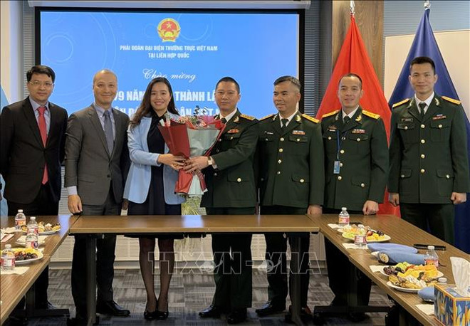 越南常驻联合国代表团举行越南人民军建军和全民国防日纪念活动 ảnh 1 越南常驻联合国代表团举行越南人民军建军和全民国防日纪念活动 ảnh 1