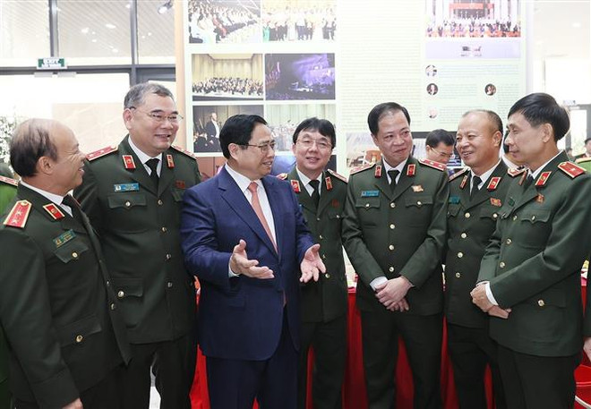 越南政府总理范明政:防患于未然 避免陷入战略和秩序安全被动局面 ảnh 2 越南政府总理范明政:防患于未然 避免陷入战略和秩序安全被动局面 ảnh 2