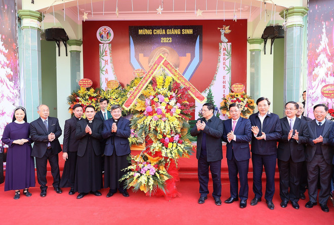 越南政府总理范明政向北江省天主教同胞致以圣诞祝福 ảnh 1 越南政府总理范明政向北江省天主教同胞致以圣诞祝福 ảnh 1