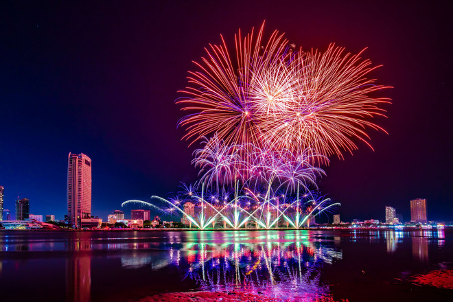 2024年岘港国际烟花节将“空中舞蹈”带回岘港的天空 ảnh 1 2024年岘港国际烟花节将“空中舞蹈”带回岘港的天空 ảnh 1