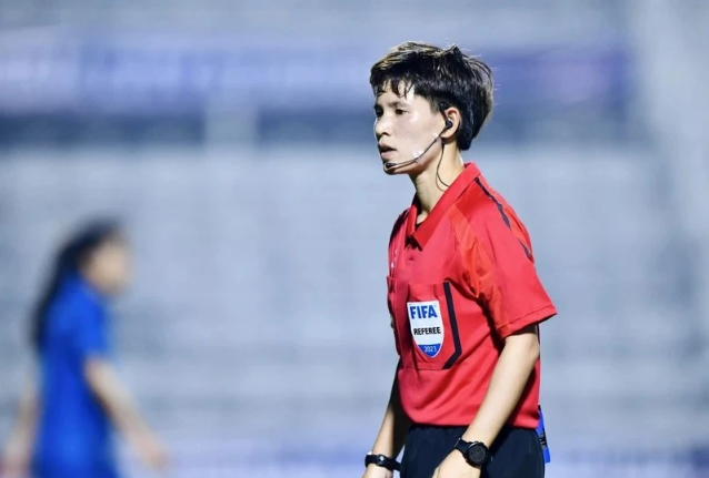 越南女裁判参加法国莫里斯·雷韦洛锦标赛执裁 ảnh 1