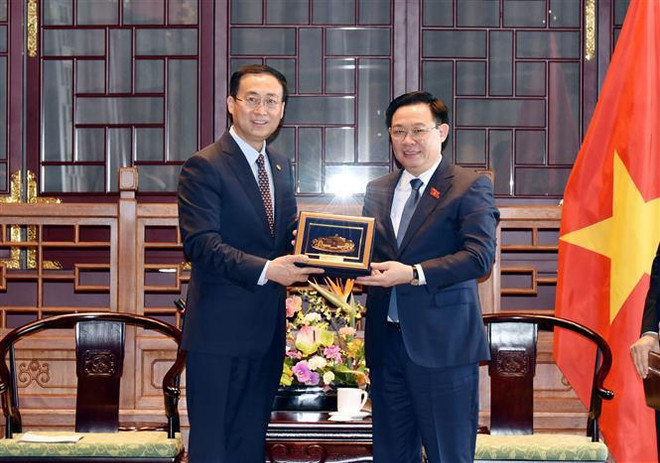 越南国会主席王廷惠会见中国大型集团领导 ảnh 1 越南国会主席王廷惠会见中国大型集团领导 ảnh 1
