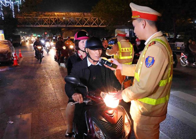 2024年春节假期越南全国查处酒驾醉驾2.9万多起 ảnh 1
