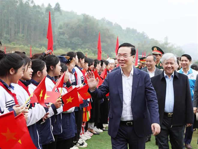 越南国家主席武文常在宣光省启动2024甲辰年“永远铭记胡伯伯之恩植树节”活动 ảnh 1 越南国家主席武文常在宣光省启动2024甲辰年“永远铭记胡伯伯之恩植树节”活动 ảnh 1