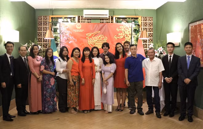 越南驻巴西大使馆举行2023年家乡之春见面会 ảnh 1 越南驻巴西大使馆举行2023年家乡之春见面会 ảnh 1