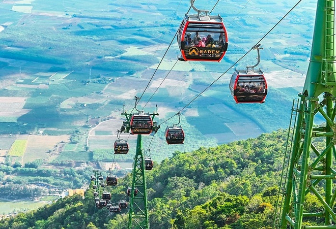 西宁省黑婆山接待游客量超百万人次 ảnh 2 西宁省黑婆山接待游客量超百万人次 ảnh 2