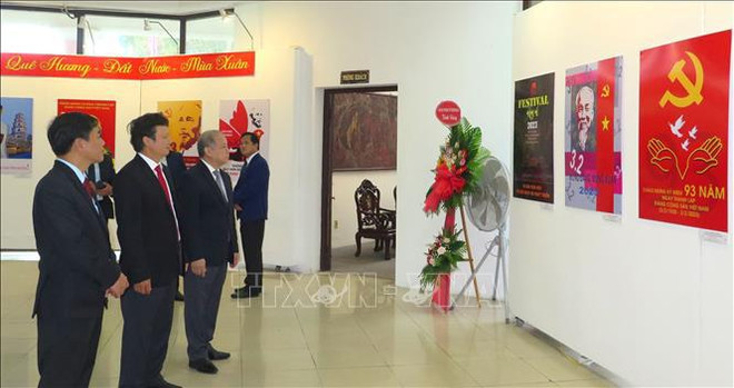 越共建党93年:老挝媒体盛赞越南共产党的发展成就 ảnh 1 越共建党93年:老挝媒体盛赞越南共产党的发展成就 ảnh 1