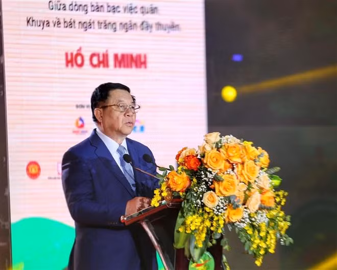 阮仲义同志：诗歌一向与祖国建设和捍卫事业相伴而行 ảnh 1