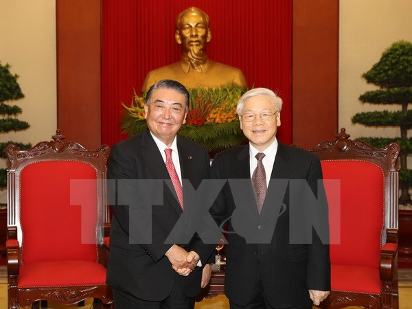 越共中央总书记 阮富仲会见日本国会众议院议长大岛理森 ảnh 1