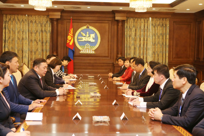 越南国家副主席邓氏玉盛分别会见蒙古国领导人 ảnh 5