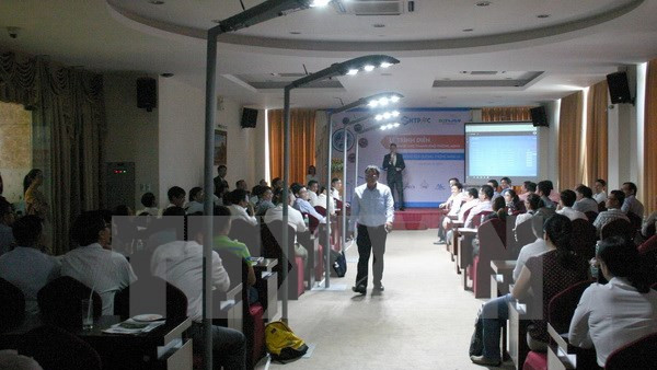 越南研发的智能路灯照明系统正式亮相 ảnh 1