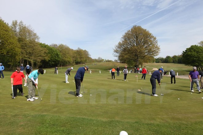 旅英越南人共同体携手开展慈善活动 ảnh 1 旅英越南人共同体携手开展慈善活动 ảnh 1