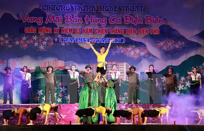 庆祝奠边府大捷63周年文艺晚会在奠边府市举行 ảnh 1