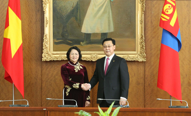 越南国家副主席邓氏玉盛分别会见蒙古国领导人 ảnh 2