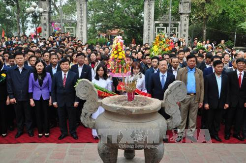 范五老将军出征抗敌742周年纪念典礼暨扶拥庙会开庙仪式在兴安省举行 ảnh 1 范五老将军出征抗敌742周年纪念典礼暨扶拥庙会开庙仪式在兴安省举行 ảnh 1
