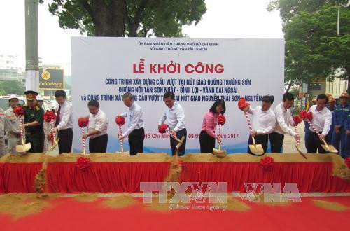 胡志明市建设两座立交桥 缓解新山一机场的拥堵现象 ảnh 1