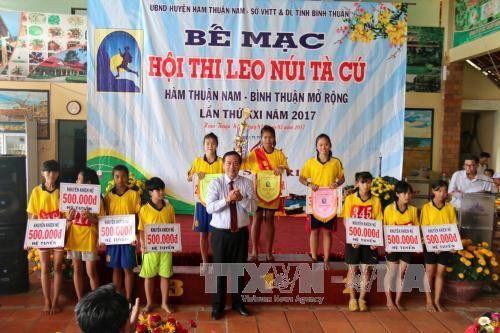 2017年第21次邪句登山公开赛在平顺省举行 ảnh 1 2017年第21次邪句登山公开赛在平顺省举行 ảnh 1