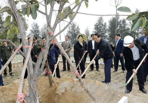 越南国家主席陈大光赴广宁省调研 ảnh 2 越南国家主席陈大光赴广宁省调研 ảnh 2