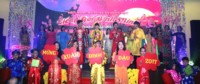 “黎明的呼声”佛教歌舞晚会在布拉格举行 ảnh 1 “黎明的呼声”佛教歌舞晚会在布拉格举行 ảnh 1