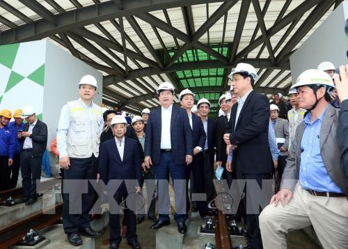 郑廷勇副总理视察河内城市铁路线施工情况 ảnh 1