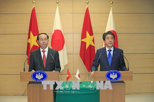 陈大光与日本首相安倍晋三共同举行联合新闻发布会 ảnh 1 陈大光与日本首相安倍晋三共同举行联合新闻发布会 ảnh 1