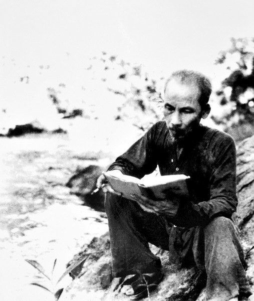 胡志明主席的思想道德和作风是越南民族的无价之宝 ảnh 1 胡志明主席的思想道德和作风是越南民族的无价之宝 ảnh 1