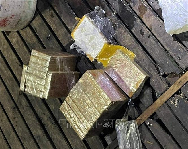 安江省公安对跨境运输7公斤毒品案进行扩大调查 ảnh 1