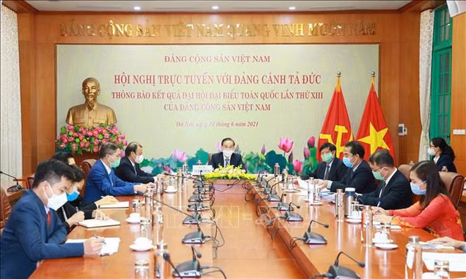 举行视频会议向德国左翼党通知越共十三大的结果 ảnh 1 举行视频会议向德国左翼党通知越共十三大的结果 ảnh 1