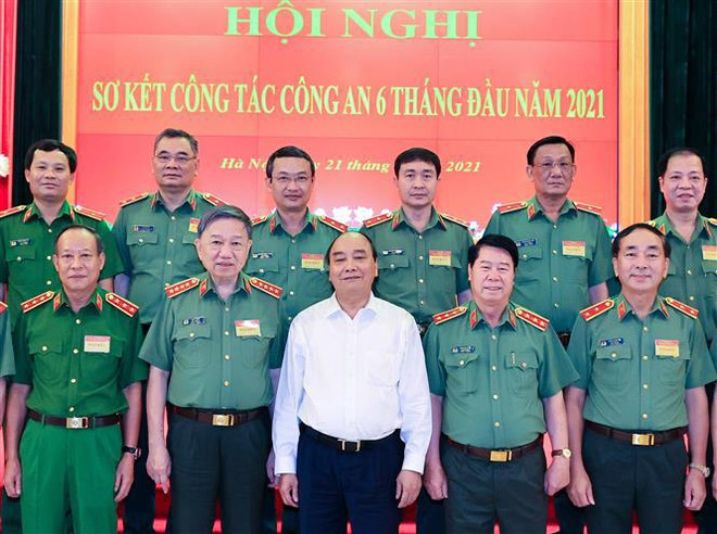 越南国家主席阮春福高度评价人民公安在保障社会治安秩序中所发挥的作用 ảnh 1 越南国家主席阮春福高度评价人民公安在保障社会治安秩序中所发挥的作用 ảnh 1