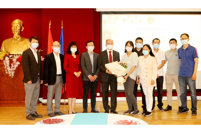 越南革命新闻日96周年纪念仪式在法国和俄罗斯举行 ảnh 1