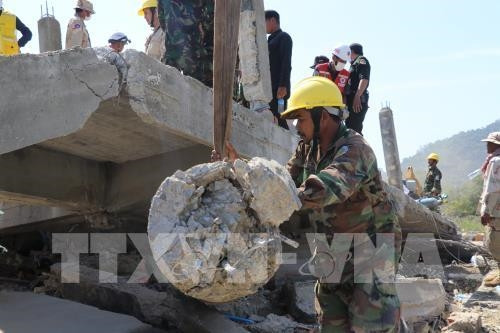 越南政府领导人就柬一楼房坍塌事故向柬领导人致慰问电 ảnh 1