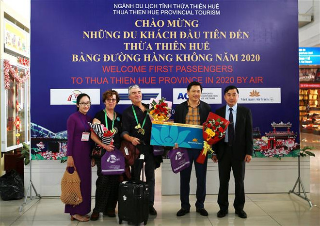 越南承天顺化、永隆和广平等省迎来2020年首批游客 ảnh 1 越南承天顺化、永隆和广平等省迎来2020年首批游客 ảnh 1