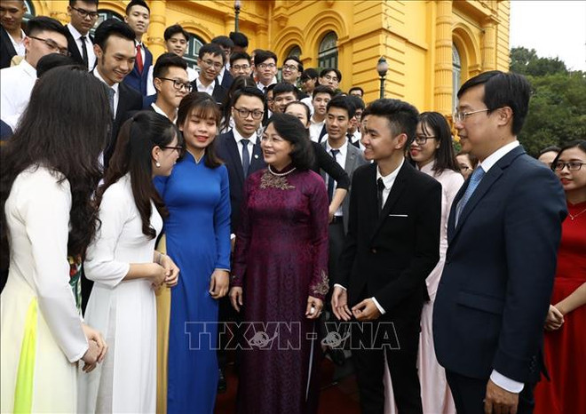 邓氏玉盛：年轻一代对越南的建国卫国事业做出重要贡献 ảnh 1